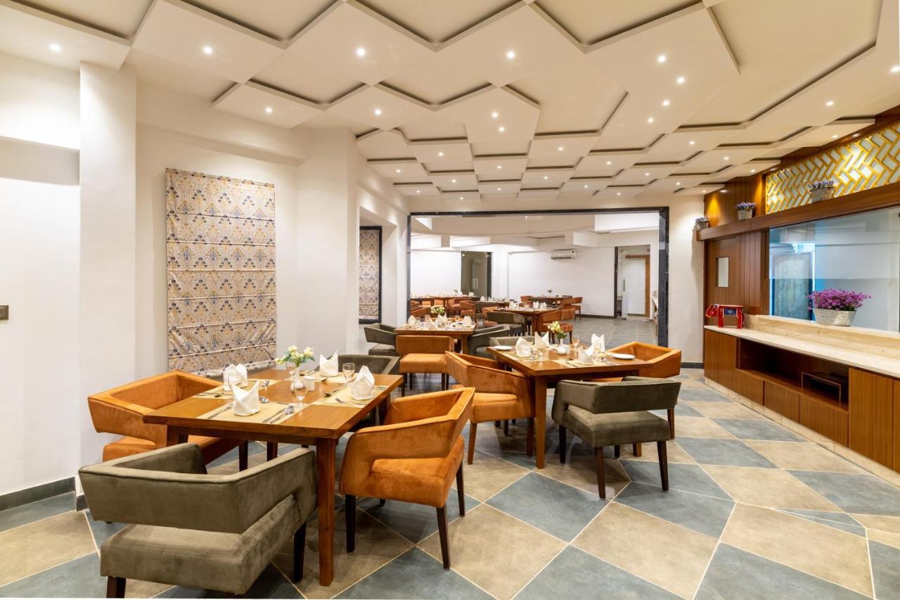Traavista Aravali Mahal Hotel Udaipur Eksteriør billede