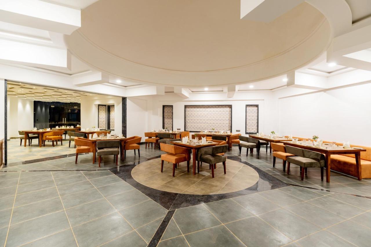 Traavista Aravali Mahal Hotel Udaipur Eksteriør billede