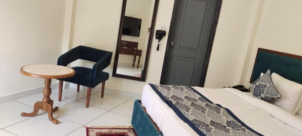 Traavista Aravali Mahal Hotel Udaipur Eksteriør billede
