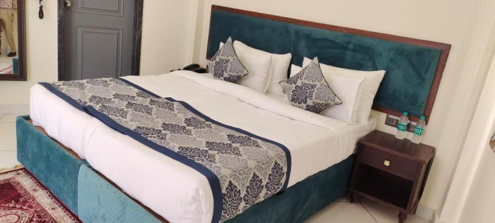 Traavista Aravali Mahal Hotel Udaipur Eksteriør billede