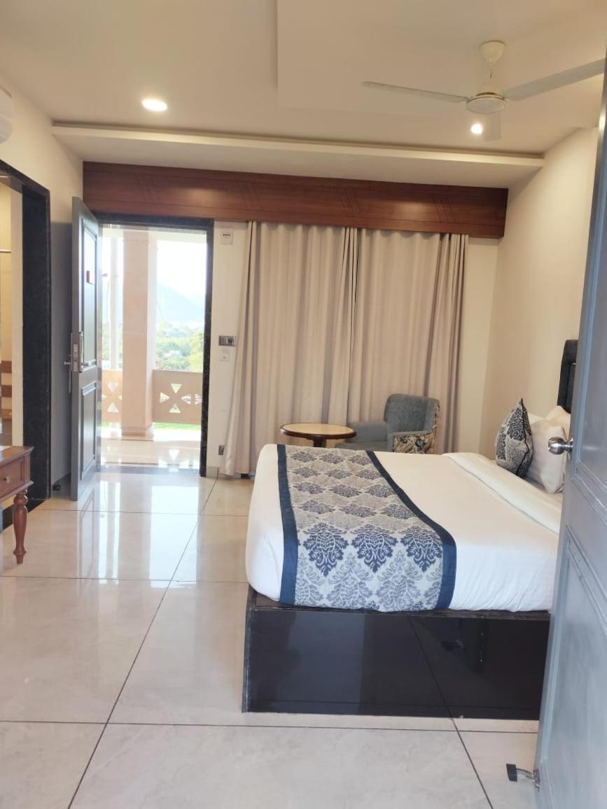 Traavista Aravali Mahal Hotel Udaipur Eksteriør billede