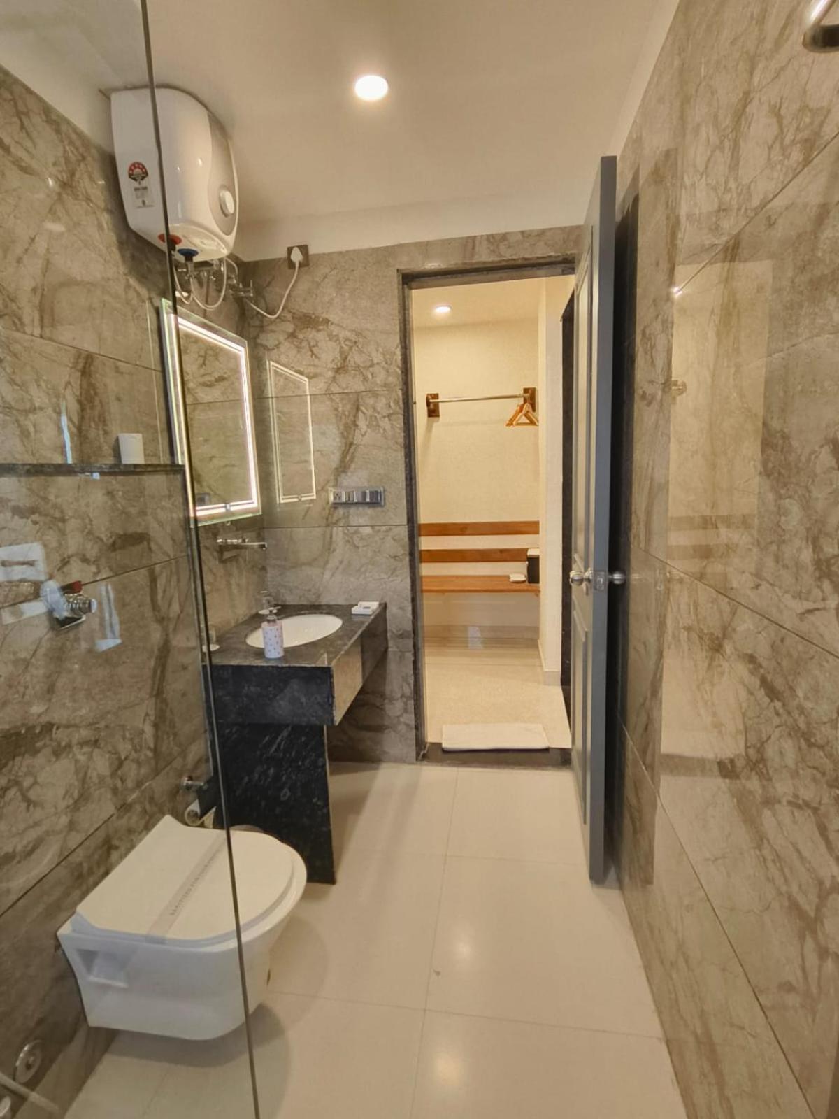 Traavista Aravali Mahal Hotel Udaipur Eksteriør billede